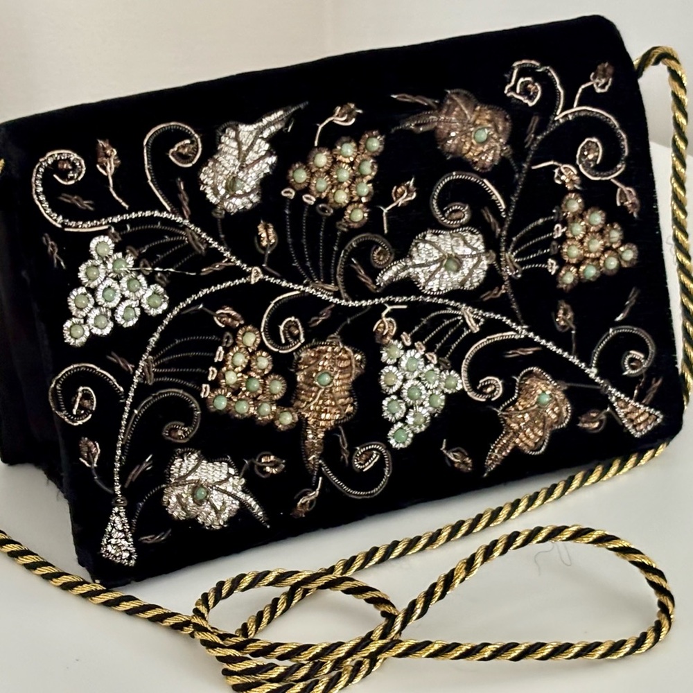 Vintage  Zardozi embroidered Black Velvet Beaded Floral 1940s Clutch Bag